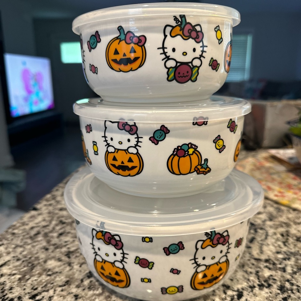 Hello Kitty Halloween ceramic 3Ct Tubberware set.